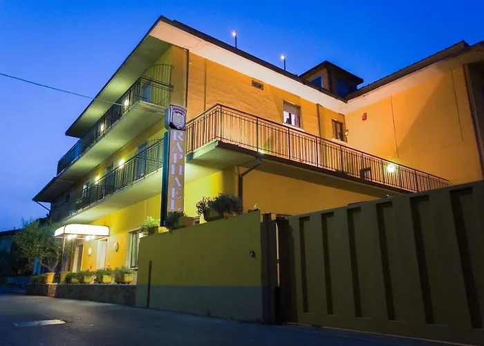 Hotel Raphael